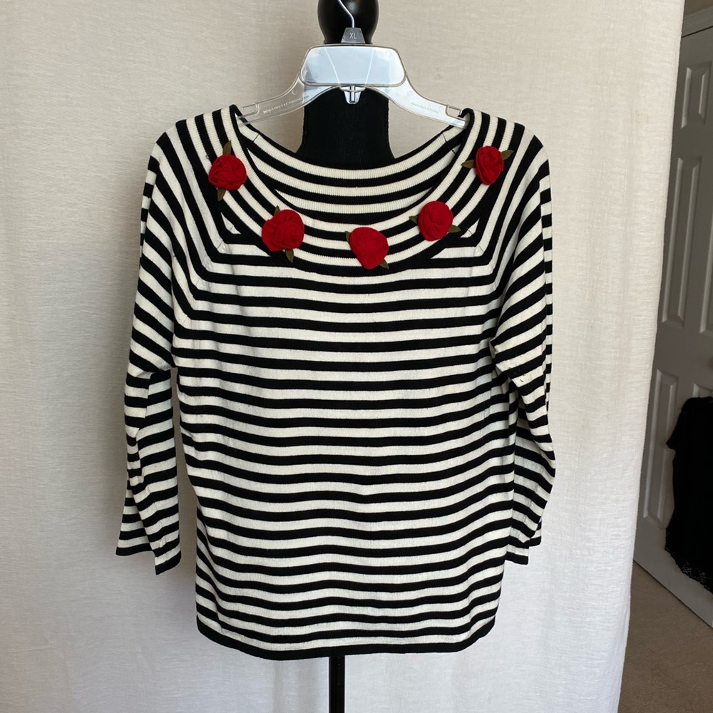 GC black and white top